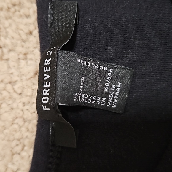 Black cropped tank - Picture 3 of 4